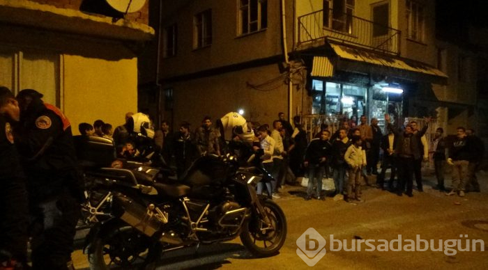 Ahlak polisini alkışlarla karşıladılar
