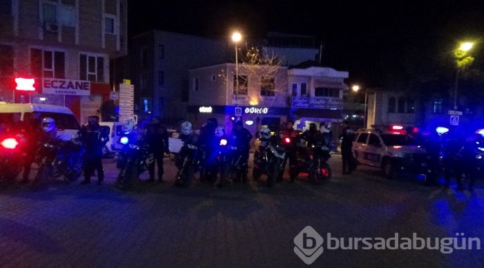 Ahlak polisini alkışlarla karşıladılar
