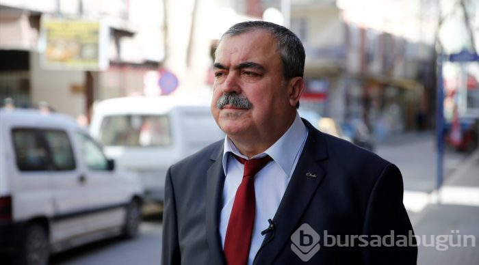 İkiz kuzulara "bebek gibi" bakıyor
