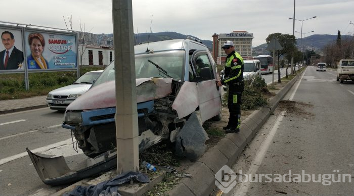 Ağaçları devirdi, aydınlatma direğine çarparak durabildi: 1 yaralı

