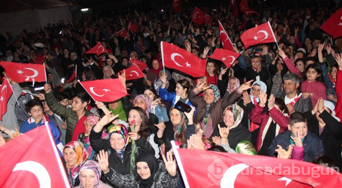 Başkan Uçak'a nazar değmesin diye üzerlik tüttürdü
