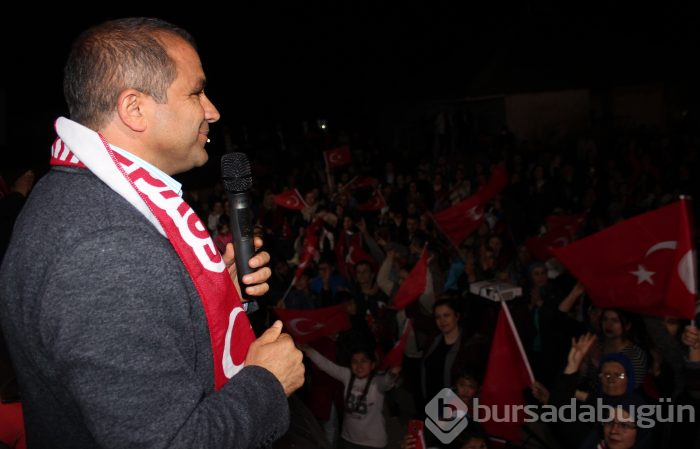 Başkan Uçak'a nazar değmesin diye üzerlik tüttürdü
