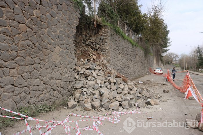 Diyarbakır'da istinat duvarı çöktü
