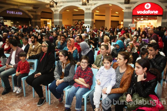 4 usta oyuncu Diyarbakır'da sevenleriyle buluştu
