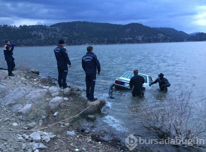 Araba ile baraja uçtu

