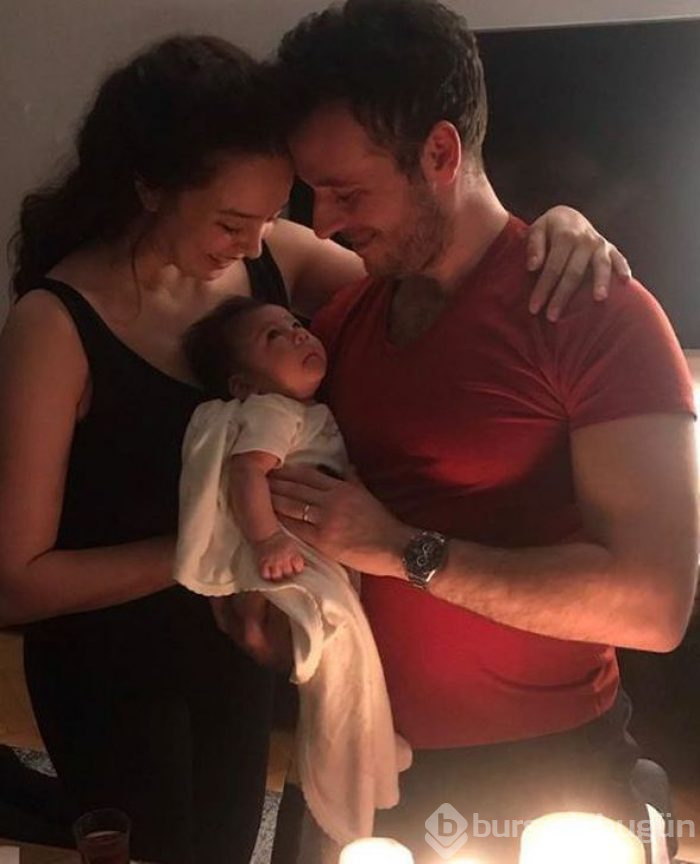 Azra Akın'dan Demir bebekle fotoğraf
