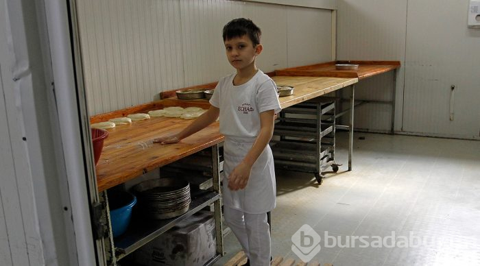 Küçük börek ustası, aile geleneğini sürdürmek istiyor
