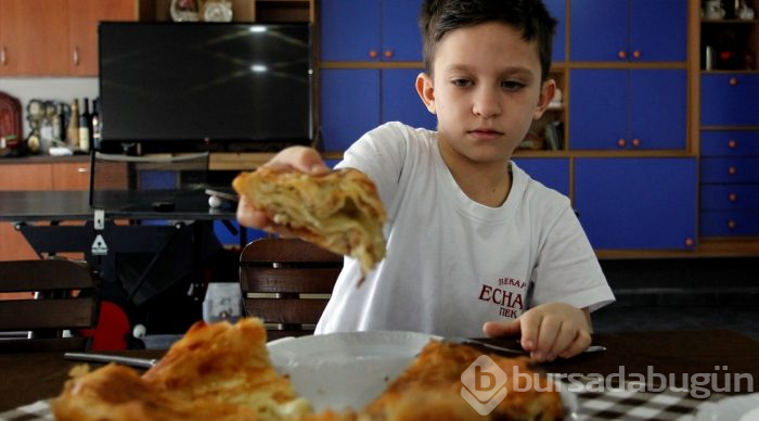 Küçük börek ustası, aile geleneğini sürdürmek istiyor
