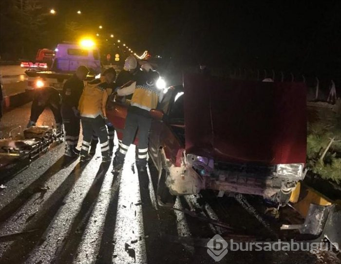 Karayolunda feci kaza: 3 araç birbirine girdi, 21 yaralı
