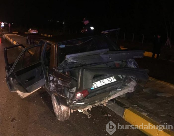 Karayolunda feci kaza: 3 araç birbirine girdi, 21 yaralı
