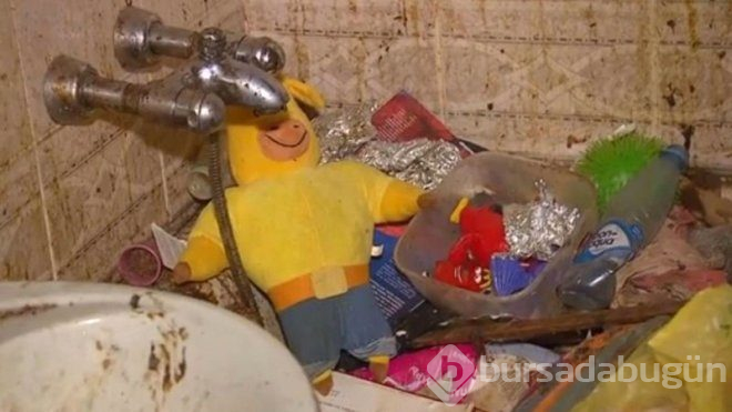 Terk edilmiş çöp binadan skandal çıktı! 5 yaşındaki kızını hamam böcekleriyle ölüme terk etti