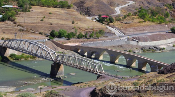 Tarihi Palu Köprüsü ziyaretçilerini bekliyor
