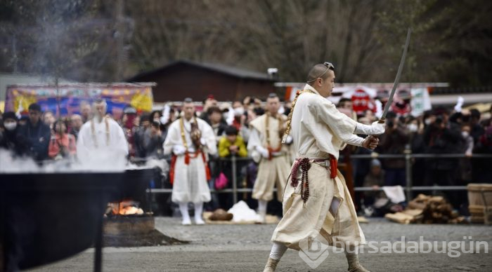 Japonya'da geleneksel ateş üzerinde yürüme festivali
