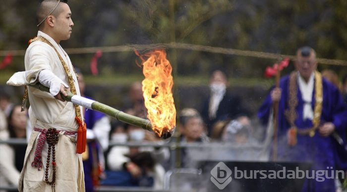 Japonya'da geleneksel ateş üzerinde yürüme festivali
