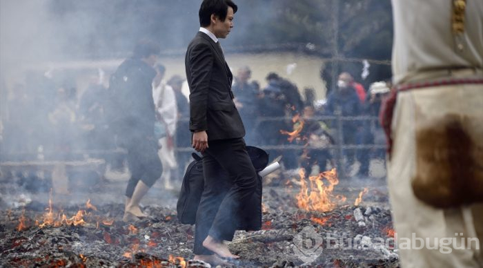 Japonya'da geleneksel ateş üzerinde yürüme festivali
