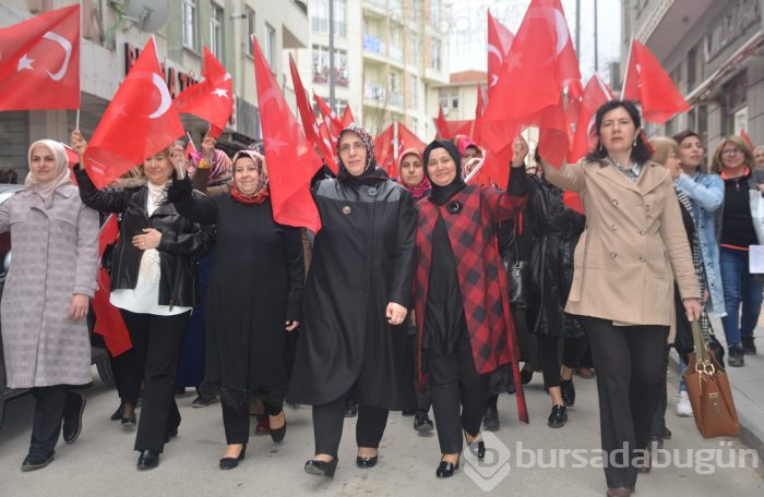 Bilecikli kadınlar ezanı ıslıklayan kadın grubu protesto ettiler
