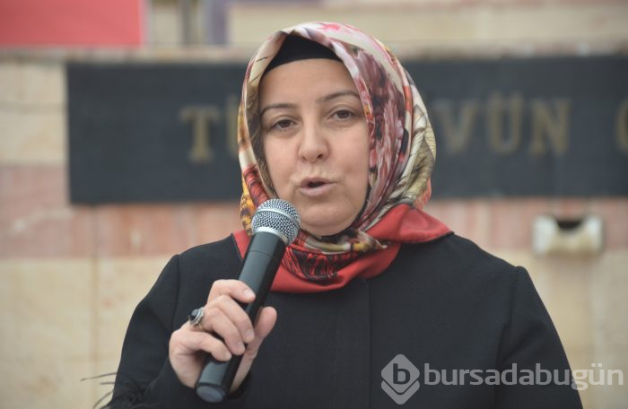 Bilecikli kadınlar ezanı ıslıklayan kadın grubu protesto ettiler
