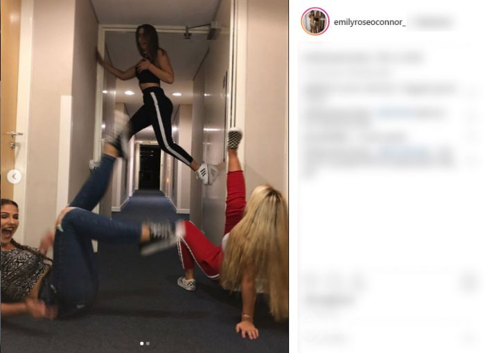 Yolcu uçağında rezalet! 'Kıyafetin çok açık' dediler ve...
