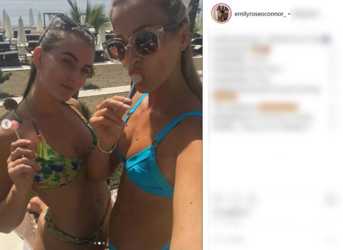 Yolcu uçağında rezalet! 'Kıyafetin çok açık' dediler ve...