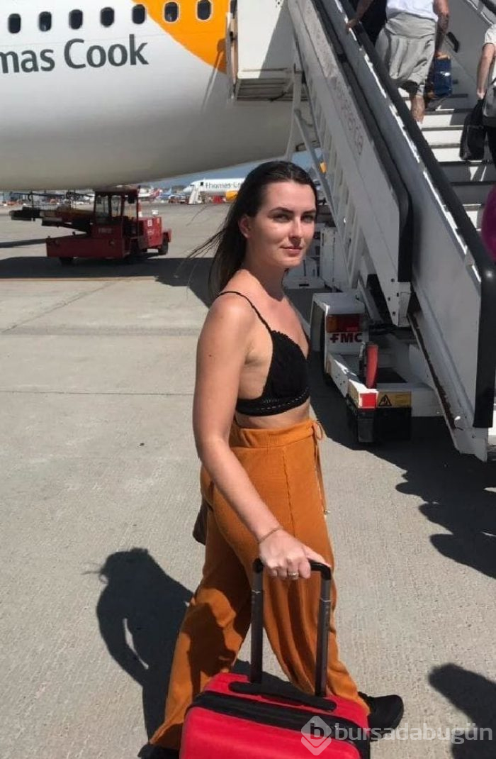 Emily O'Connor kıyafeti açık bulunduğu için uçağa alınmadı