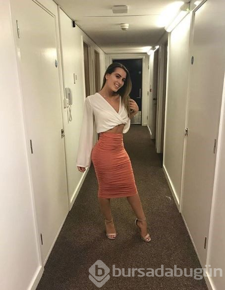 Emily O'Connor kıyafeti açık bulunduğu için uçağa alınmadı