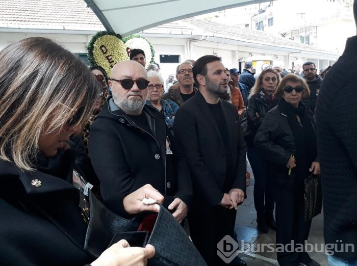 Demet Akbağ'ın eşi Zafer Çika son yolculuğuna uğurlandı (Dostları yalnız bırakmadı)