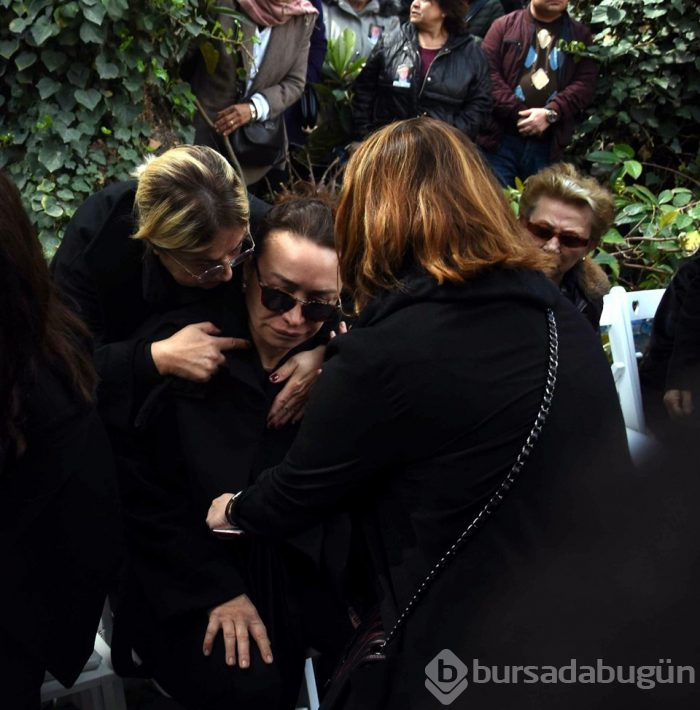 Demet Akbağ'ın eşi Zafer Çika son yolculuğuna uğurlandı (Dostları yalnız bırakmadı)