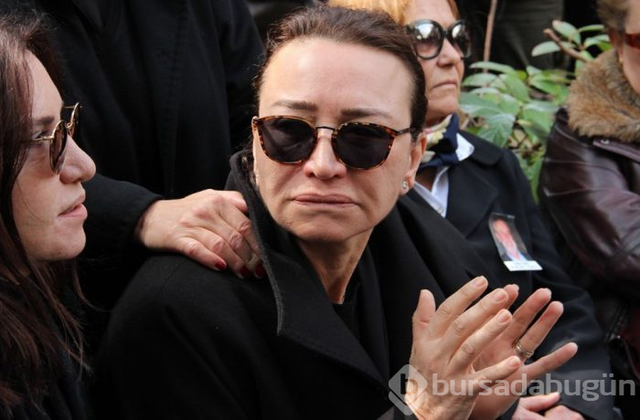 Demet Akbağ'ın eşi Zafer Çika son yolculuğuna uğurlandı (Dostları yalnız bırakmadı)