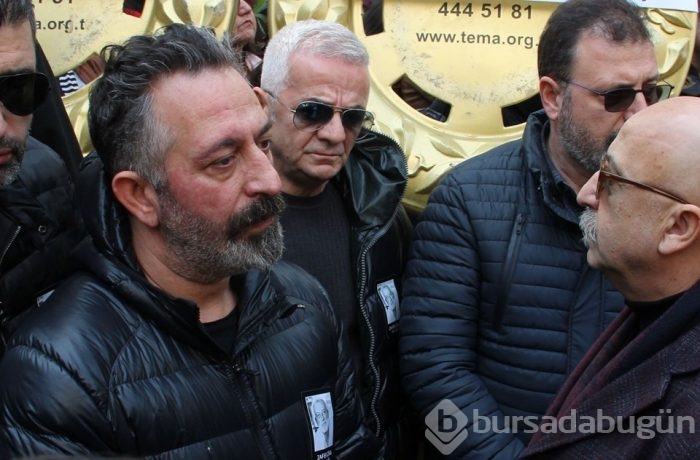 Demet Akbağ'ın eşi Zafer Çika son yolculuğuna uğurlandı (Dostları yalnız bırakmadı)