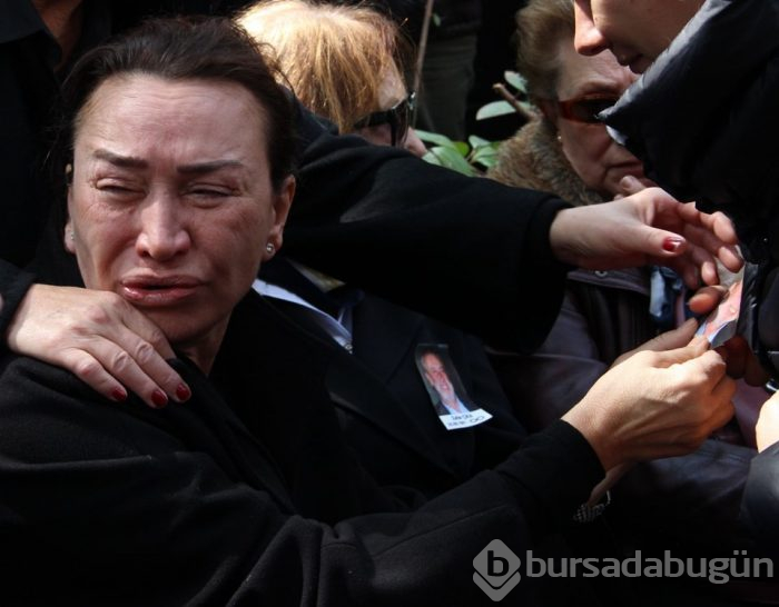 Demet Akbağ'ın eşi Zafer Çika son yolculuğuna uğurlandı (Dostları yalnız bırakmadı)