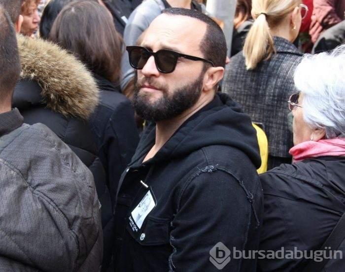 Demet Akbağ'ın eşi Zafer Çika son yolculuğuna uğurlandı (Dostları yalnız bırakmadı)