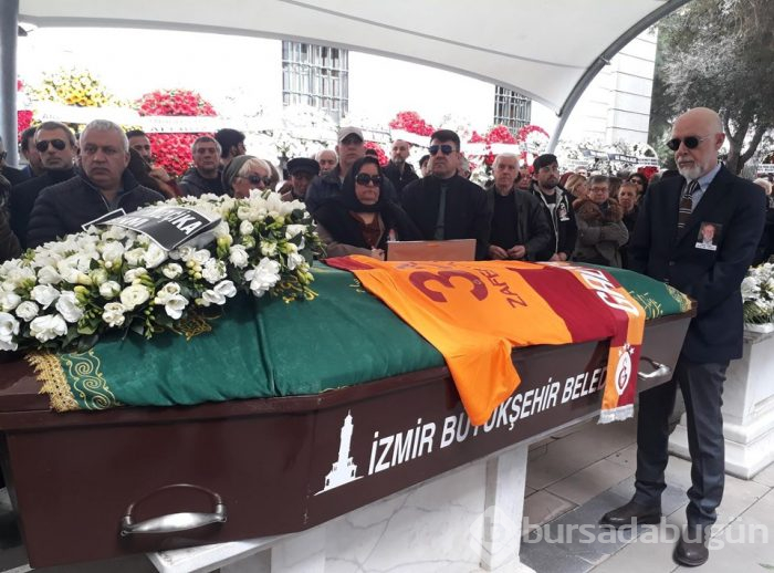 Demet Akbağ'ın eşi Zafer Çika son yolculuğuna uğurlandı (Dostları yalnız bırakmadı)