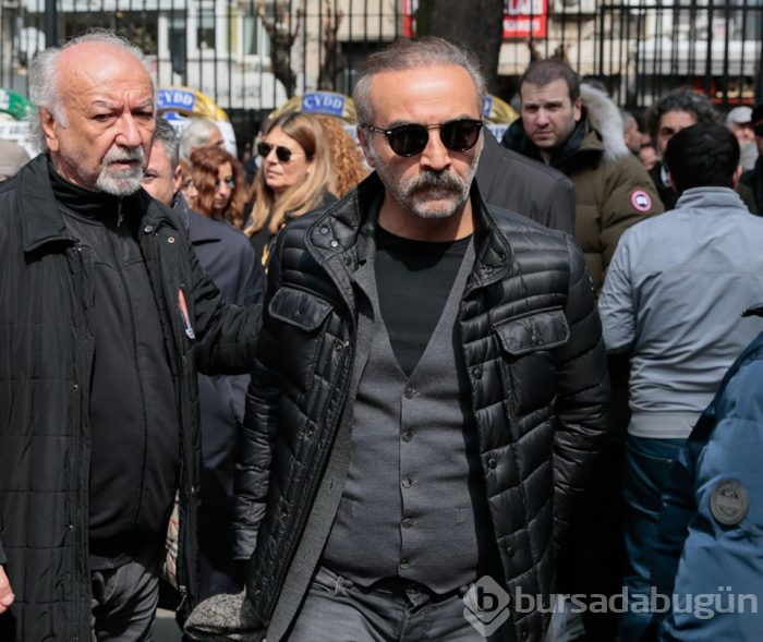 Demet Akbağ'ın eşi Zafer Çika son yolculuğuna uğurlandı (Dostları yalnız bırakmadı)