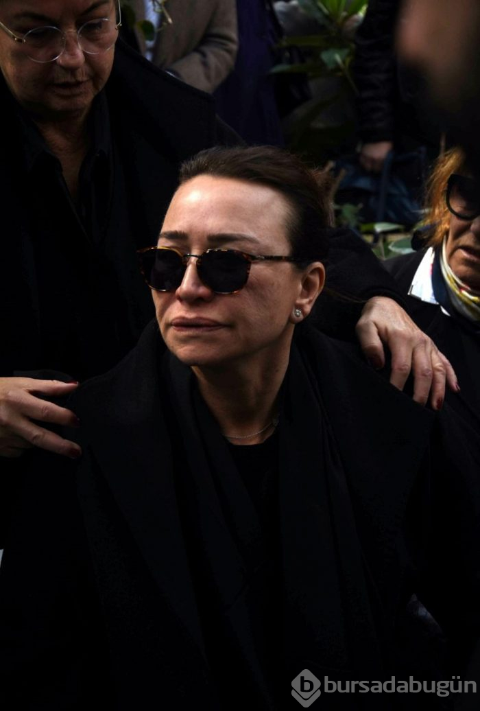 Demet Akbağ'ın eşi Zafer Çika son yolculuğuna uğurlandı (Dostları yalnız bırakmadı)