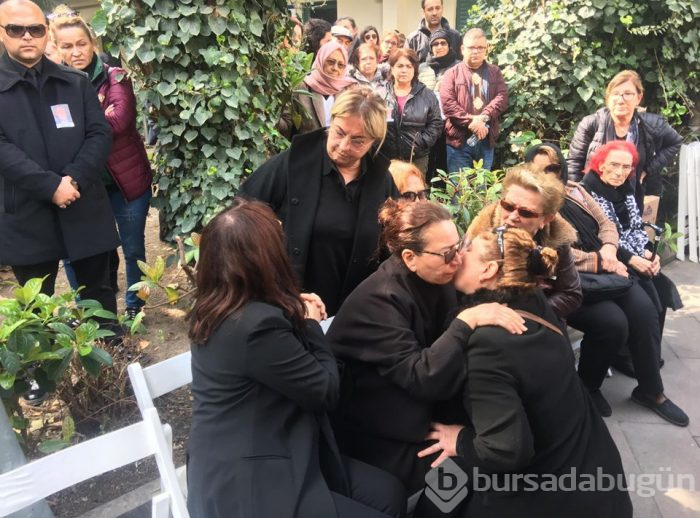 Demet Akbağ'ın eşi Zafer Çika son yolculuğuna uğurlandı (Dostları yalnız bırakmadı)