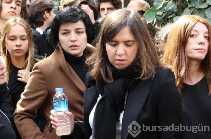 Demet Akbağ'ın eşi Zafer Çika son yolculuğuna uğurlandı (Dostları yalnız bırakmadı)