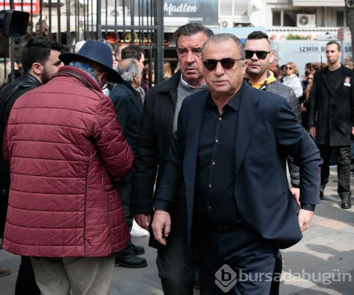 Demet Akbağ'ın eşi Zafer Çika son yolculuğuna uğurlandı (Dostları yalnız bırakmadı)