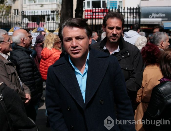 Demet Akbağ'ın eşi Zafer Çika son yolculuğuna uğurlandı (Dostları yalnız bırakmadı)