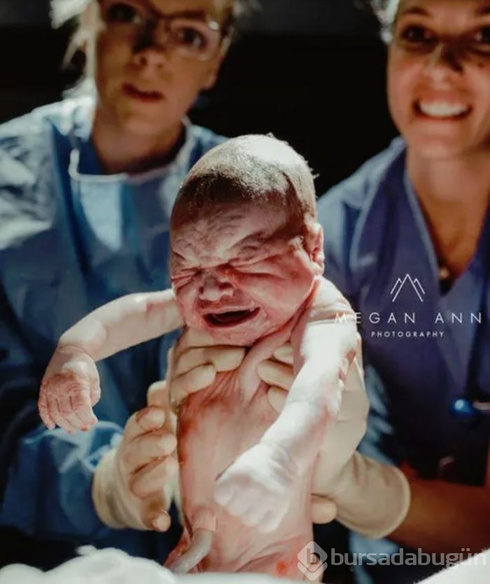 Fotoğrafçı anne kendi doğumunu çekti