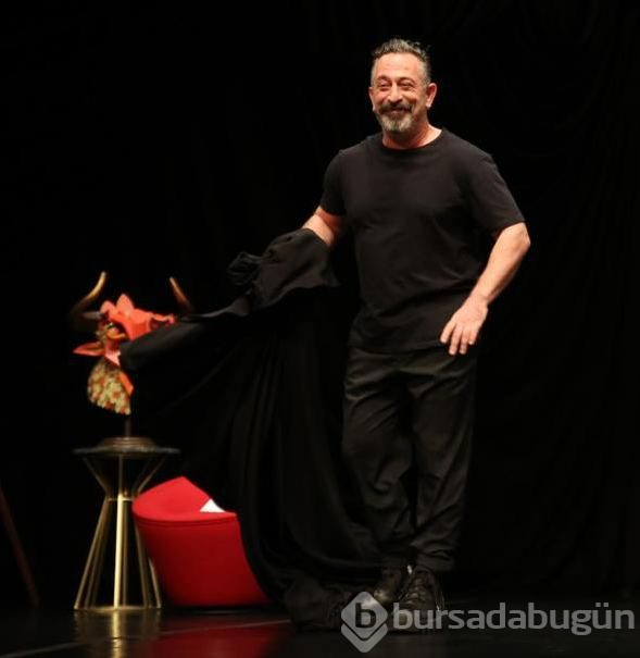 Cem Yılmaz, yeni stand-up gösterisini sergiledi
