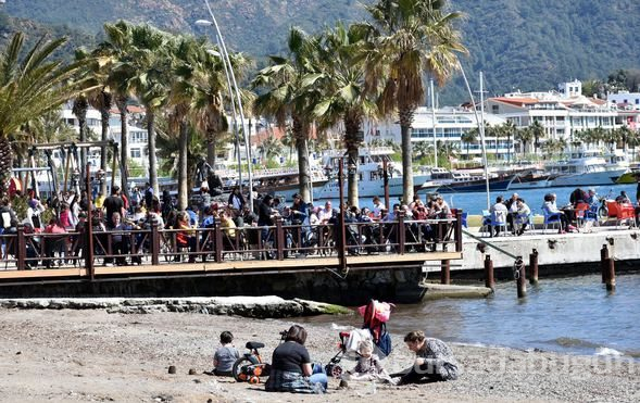 Marmaris'te mart güneşi keyfi
