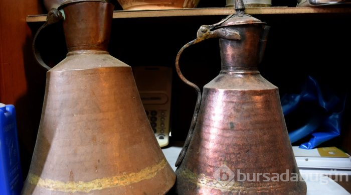 Eski ahırı antika eşyalarla donattı
