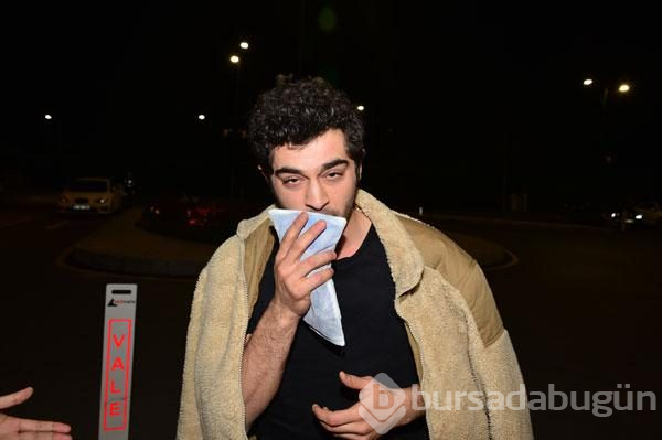 Burak Deniz'in zor anları! Sevdiği köpek dudağını ısırdı

