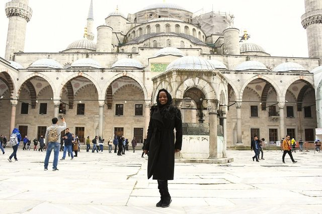 Ünlü sanatçı Della Miles Türkiye'de Müslüman oldu
