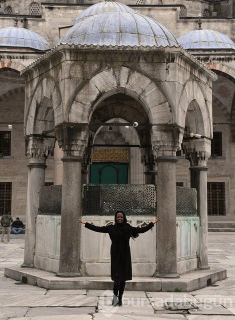 Ünlü sanatçı Della Miles Türkiye'de Müslüman oldu
