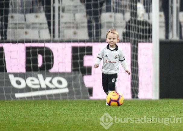 Sophia Thomalla Vodafone Park'ı sevdi
