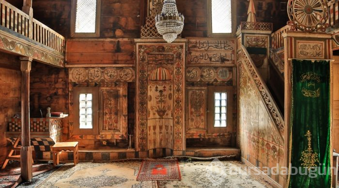 Samsun'un tarih kokan "kök boyalı" camisi
