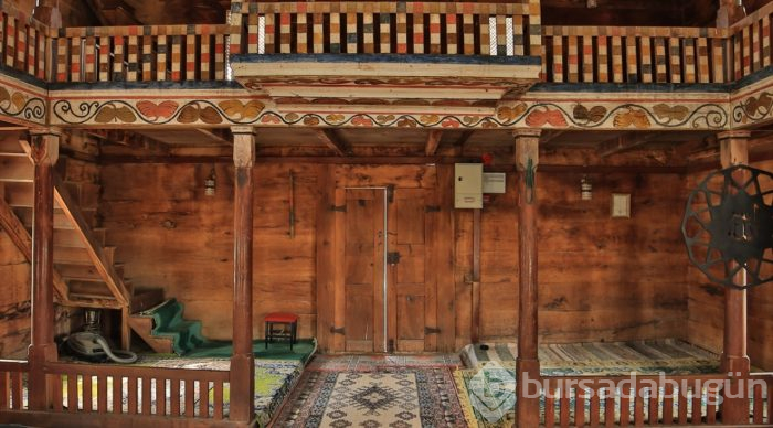Samsun'un tarih kokan "kök boyalı" camisi
