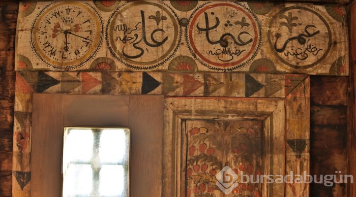 Samsun'un tarih kokan "kök boyalı" camisi
