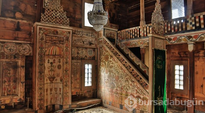 Samsun'un tarih kokan "kök boyalı" camisi
